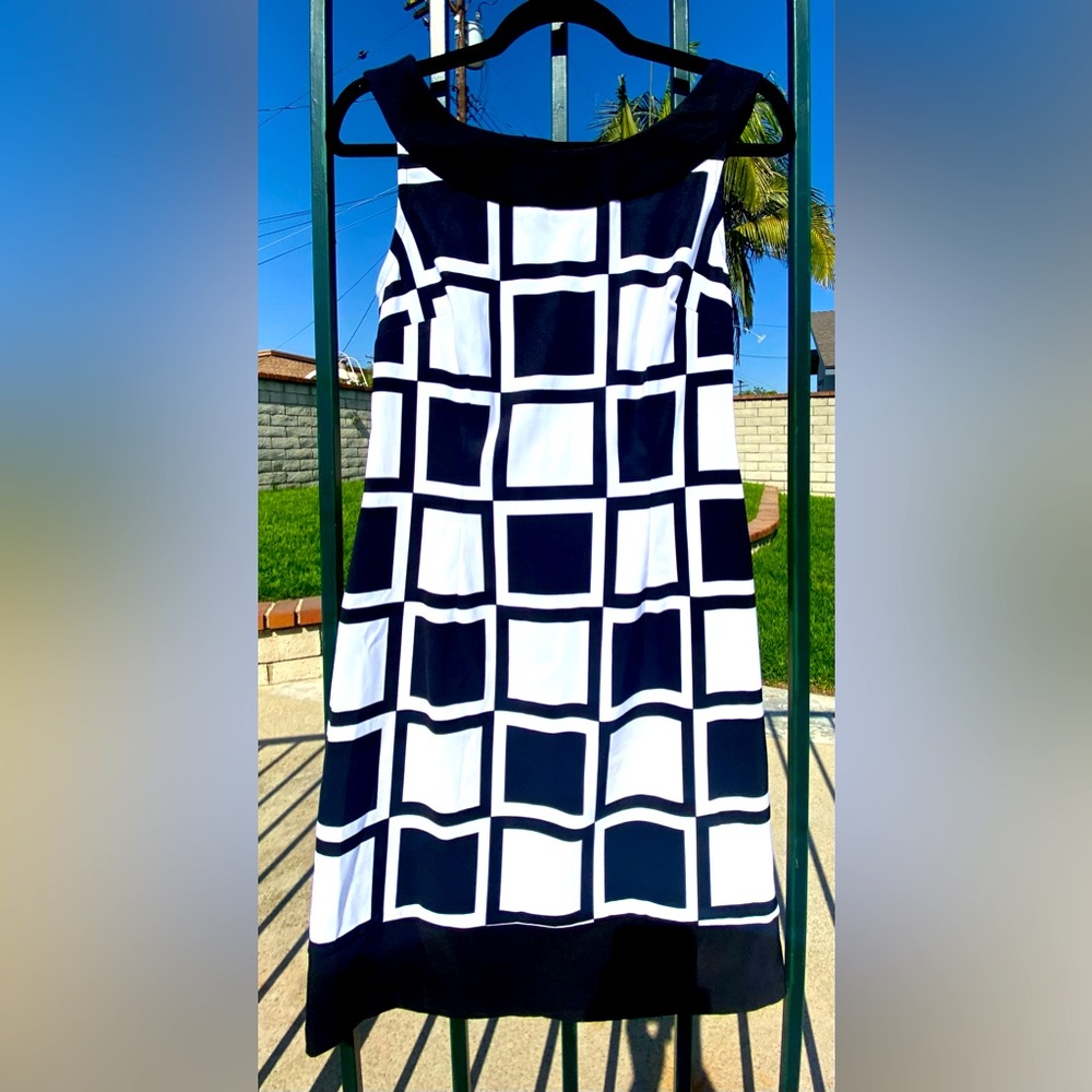 Beautiful Sleeveless Midi Dress size  8 by CONNECTED